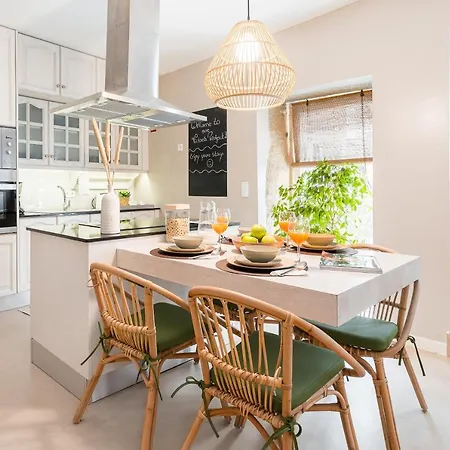 Guest house Victoria Project - - Private Parking
